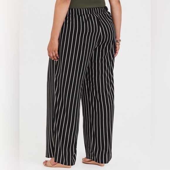 Torrid/ NWT/ Black Stripe Tie Front Wide Leg Pant/ size 4 /STRIPE CREPE WIDE LEG - Picture 11 of 12